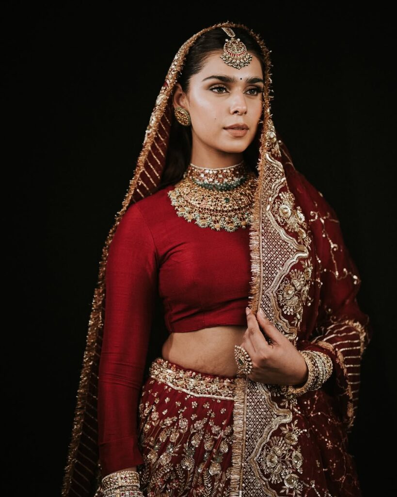 red lehnga 3